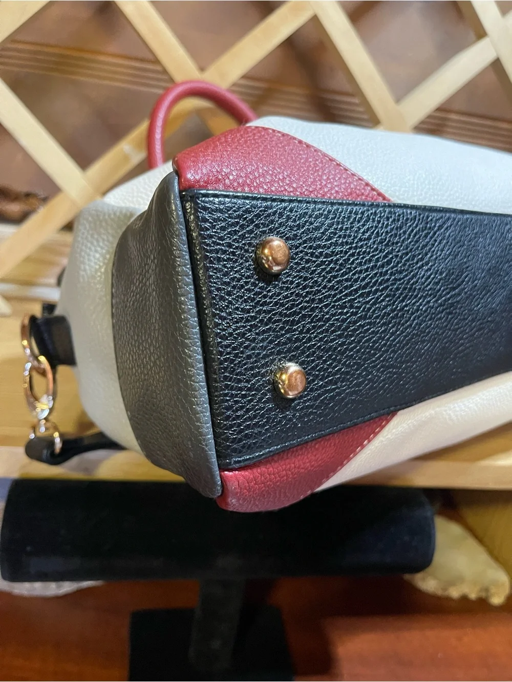 The Bradford Exchange Disney Mickey&Minnie Love Story Kissing Heart Satchel Bag